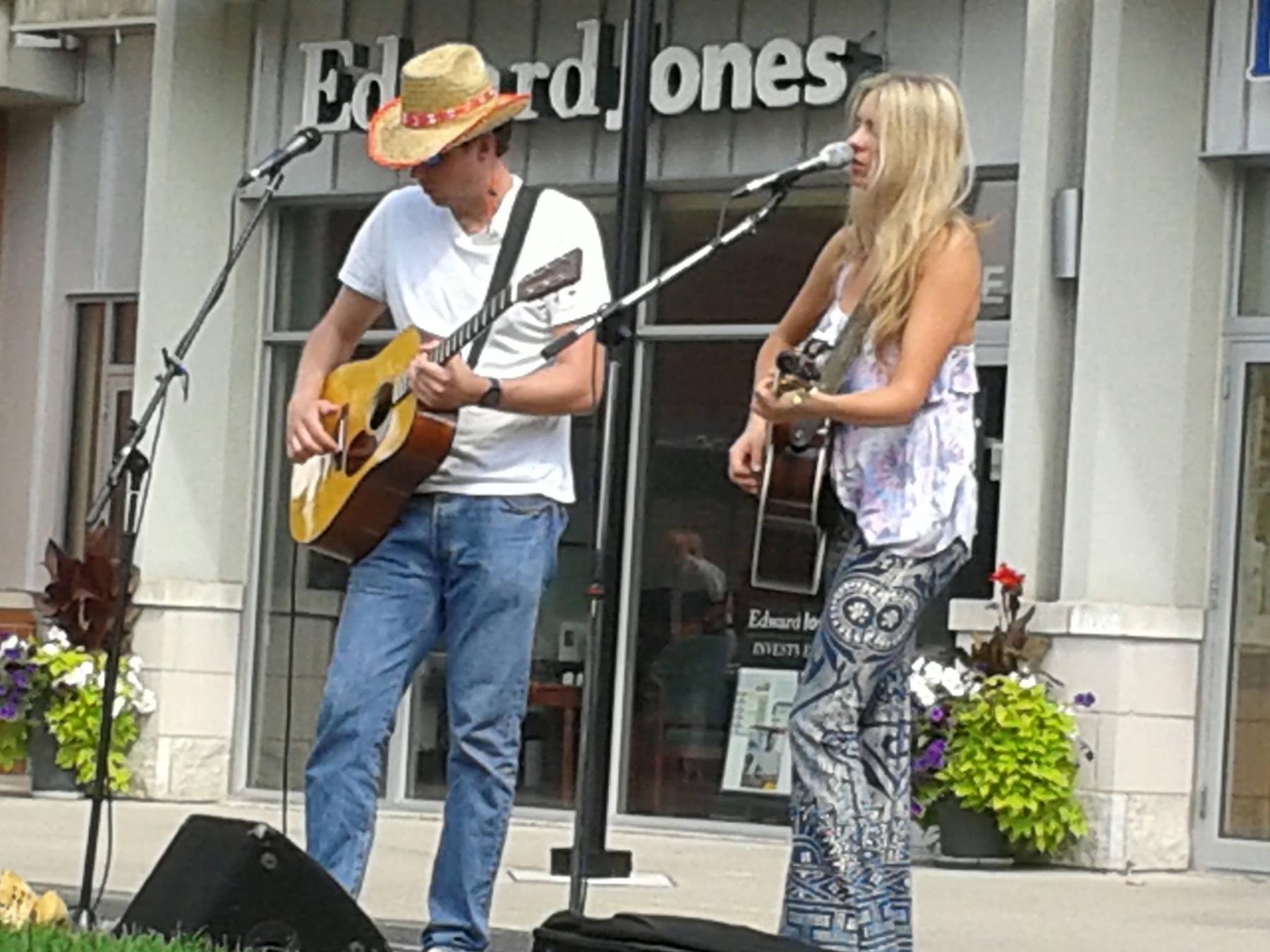 File:Kate Todd performing in Port Credit August 2013.jpg - a sign that says no one is in the picture